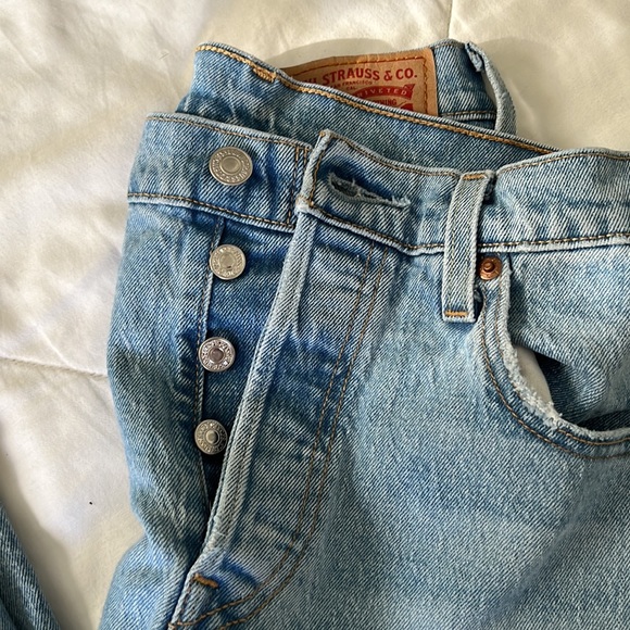 Womens Levi 501 jeans!! Only worn once or twice, great condition. - Picture 2 of 5